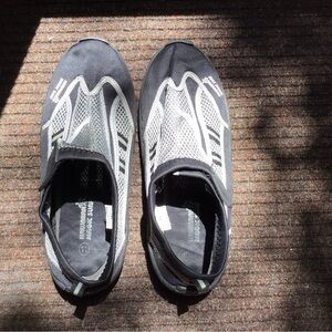 Hawaiian Magic Surf Black and Gray Men's Water Shoes.